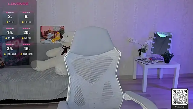 LinnLove online show from 05/15/26, 07:04