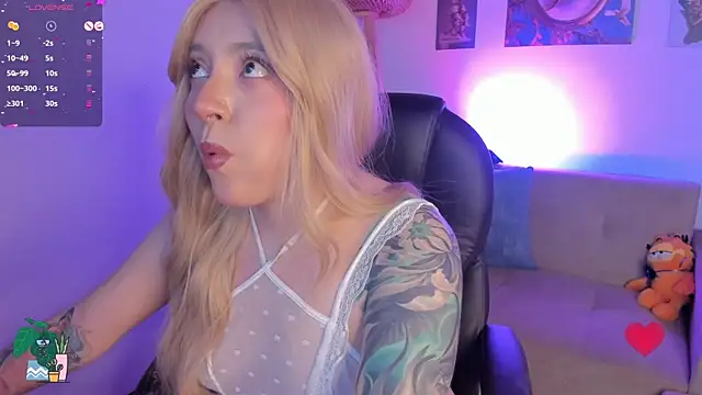 SpicyVainillaa  online show from 04/28/26, 02:27