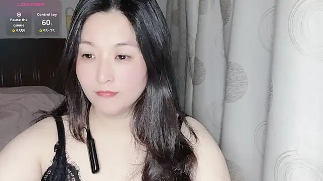 Snapshot of D-Misslu chatting on 04/25/26, 01:14 D-Misslu online show from 04/25/26, 01:14