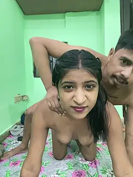 hot-couple-0 online show from 05/27/26, 03:20