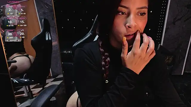 Snapshot of laurab91 chatting on 05/20/26, 03:34 laurab91 online show from 05/20/26, 03:34
