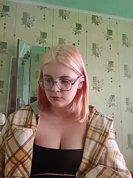 LoisFox online show from 05/12/26, 03:36