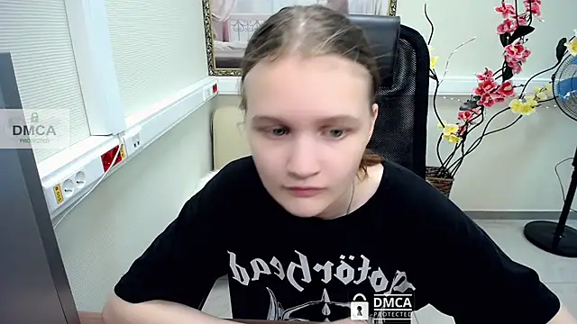 Snapshot of _donnaSia_ chatting on 07/13/26, 11:13 donnaSia online show from 07/13/26, 11:13