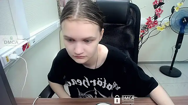 Snapshot of _donnaSia_ chatting on 07/17/26, 10:11 donnaSia online show from 07/17/26, 10:11