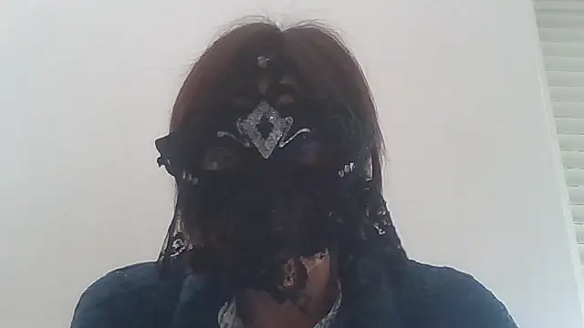 Snapshot of HelenTiAscolta chatting on 04/25/26, 02:36 HelenTiAscolta online show from 04/25/26, 02:36