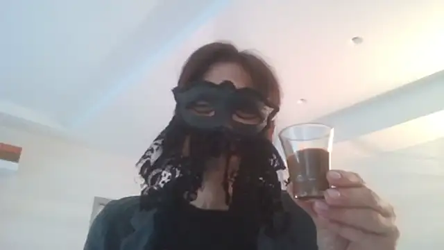 Snapshot of HelenTiAscolta chatting on 05/15/26, 08:10 HelenTiAscolta online show from 05/15/26, 08:10