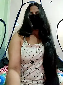 Snapshot of Priya_9945 chatting on 05/10/26, 05:40 Priya 9945 online show from 05/10/26, 05:40