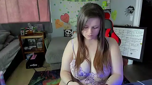 DelilaFields2 online show from 05/03/26, 07:42
