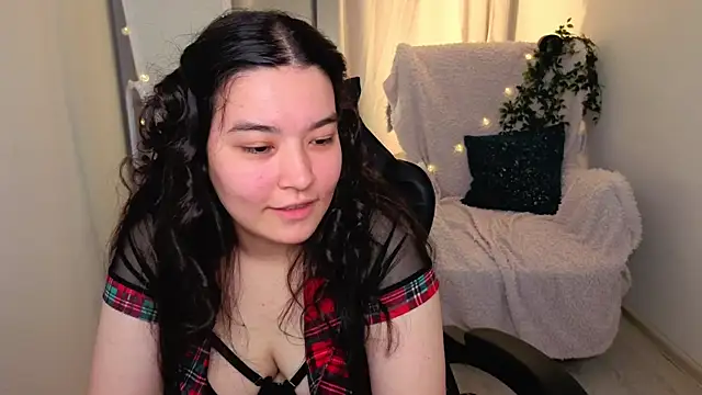 Snapshot of MomoRins chatting on 05/20/26, 10:05 MomoRins online show from 05/20/26, 10:05