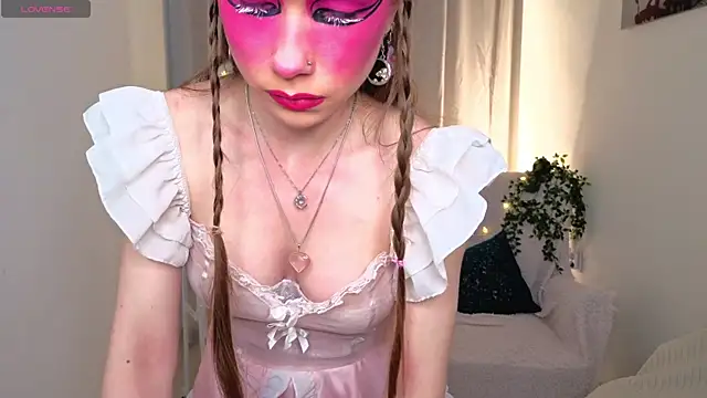 Snapshot of KarenRosee chatting on 05/13/26, 04:59 KarenRosee online show from 05/13/26, 04:59