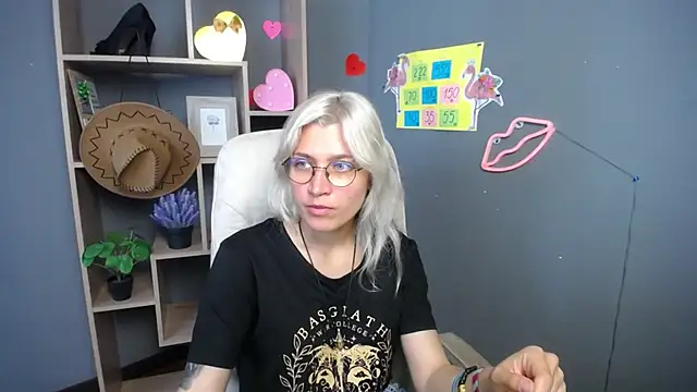 Snapshot of RubyDaviss chatting on 05/17/26, 06:11 RubyDaviss online show from 05/17/26, 06:11