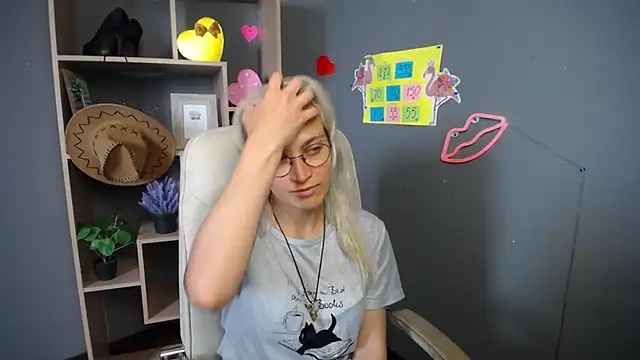 Snapshot of RubyDaviss chatting on 05/18/26, 12:22 RubyDaviss online show from 05/18/26, 12:22