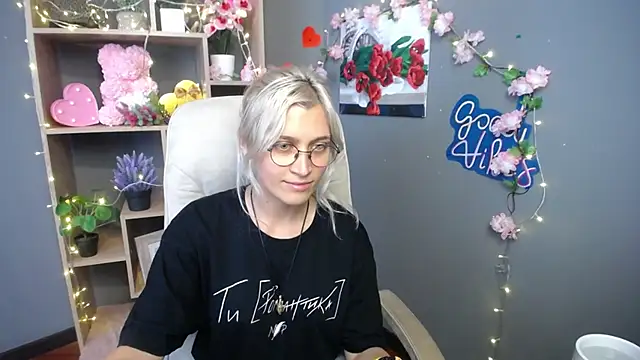 Snapshot of RubyDaviss chatting on 05/25/26, 12:11 RubyDaviss online show from 05/25/26, 12:11
