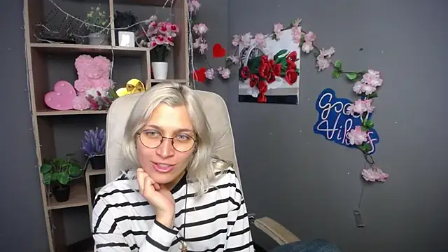 Snapshot of RubyDaviss chatting on 05/27/26, 12:02 RubyDaviss online show from 05/27/26, 12:02