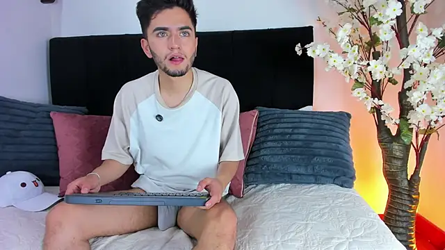 Andru Castillo online show from 05/07/26, 01:22