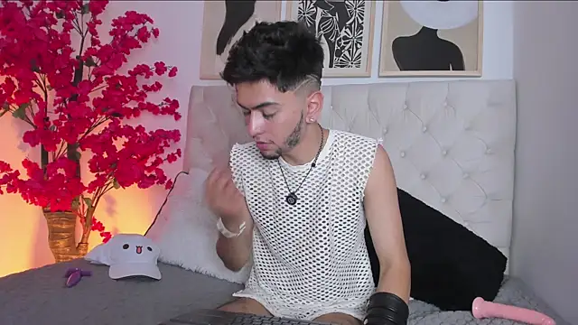 Andru Castillo online show from 05/12/26, 12:41