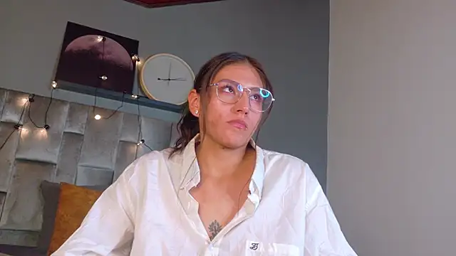 LiaaMoretti   online show from 05/16/26, 10:36