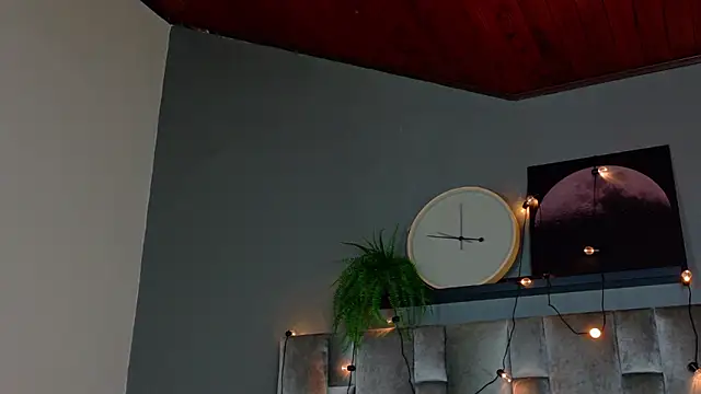 LiaaMoretti   online show from 05/19/26, 02:40