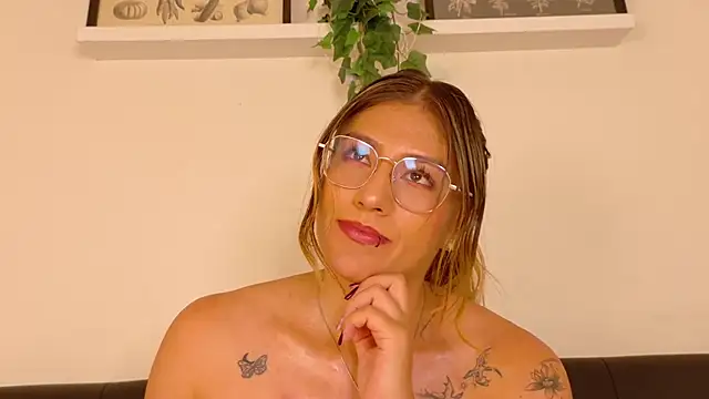 LiaaMoretti   online show from 07/23/26, 02:53