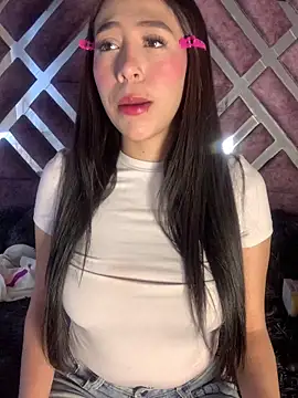 Ferrari Pinkk online show from 04/22/26, 07:48