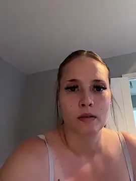 Snapshot of Poppylooloo chatting on 07/18/26, 01:04 Poppylooloo online show from 07/18/26, 01:04
