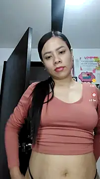 Snapshot of Nicol_Alvarez1 chatting on 07/17/26, 01:01 Nicol Alvarez1 online show from 07/17/26, 01:01