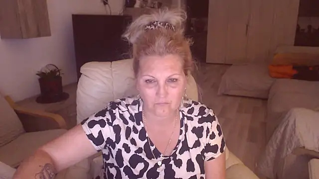 Divineblond online show from 09/18/25, 10:56