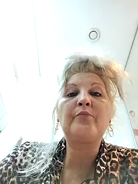 Divineblond online show from 10/24/25, 11:01