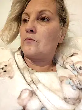 Divineblond online show from 12/19/25, 09:00