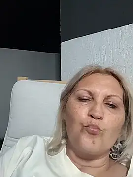 Divineblond online show from 04/24/26, 06:21
