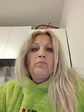 Divineblond online show from 05/05/26, 07:22