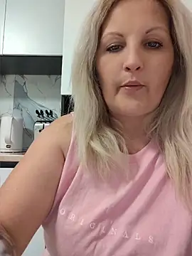 Divineblond online show from 05/06/26, 08:47