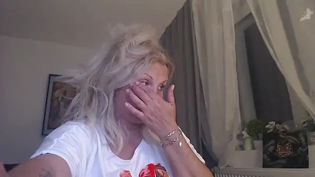 Divineblond online show from 05/08/26, 11:43