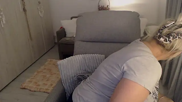 Divineblond online show from 05/25/26, 07:09