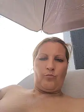 Divineblond online show from 06/05/26, 12:44