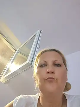 Divineblond online show from 06/10/26, 08:30