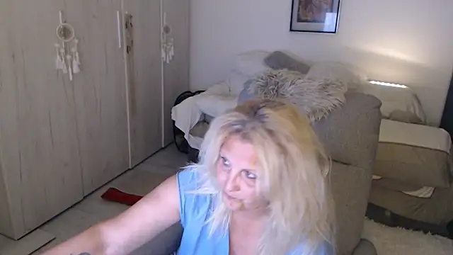 Divineblond online show from 06/15/26, 09:06