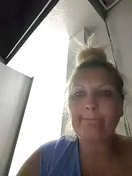 Divineblond online show from 06/17/26, 07:37