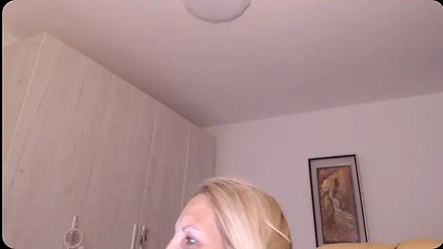 Divineblond online show from 06/19/26, 10:24