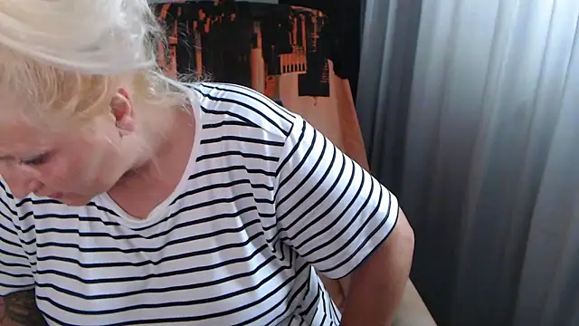 Divineblond online show from 06/22/26, 01:41