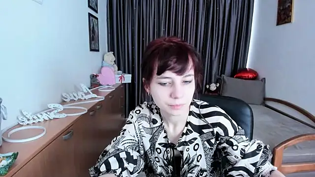 Snapshot of MiniLysii chatting on 05/17/26, 05:38 MiniLysii online show from 05/17/26, 05:38