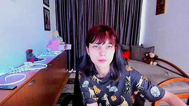 Snapshot of MiniLysii chatting on 06/17/26, 05:43 MiniLysii online show from 06/17/26, 05:43