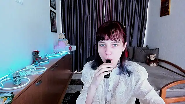 Snapshot of MiniLysii chatting on 06/25/26, 05:56 MiniLysii online show from 06/25/26, 05:56
