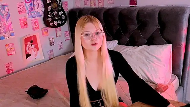 LunariaFox online show from 07/09/26, 02:54