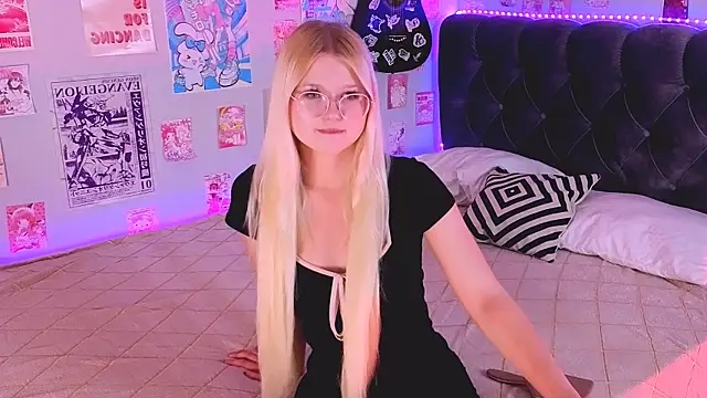 LunariaFox online show from 07/26/26, 02:46