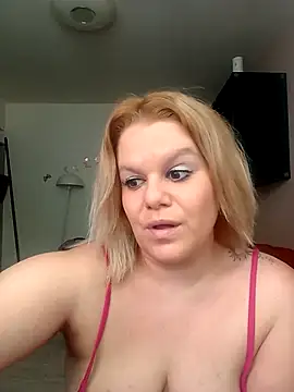 Snapshot of Maryquenn chatting on 06/23/26, 12:25 Maryquenn online show from 06/23/26, 12:25