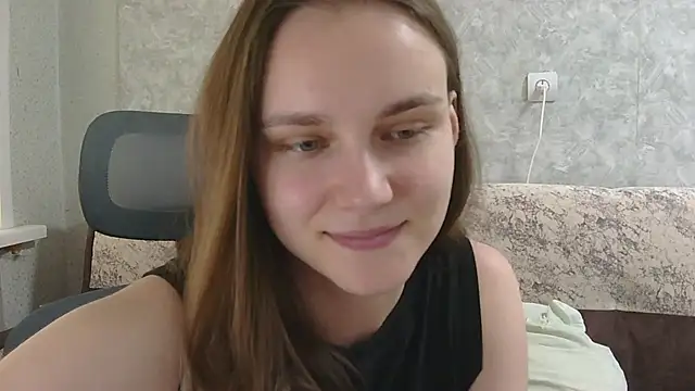 Snapshot of DolcezzaCream chatting on 06/19/26, 04:22 DolcezzaCream online show from 06/19/26, 04:22