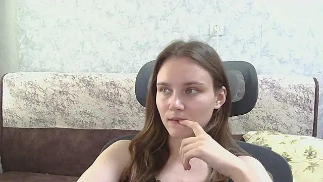 Snapshot of DolcezzaCream chatting on 07/28/26, 11:17 DolcezzaCream online show from 07/28/26, 11:17