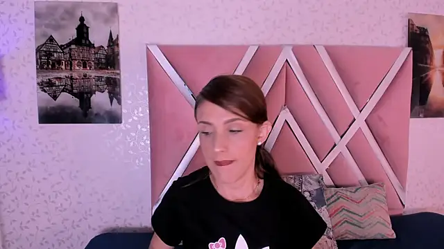 Snapshot of Nicoll_89 chatting on 04/24/26, 12:07 Nicoll 89 online show from 04/24/26, 12:07