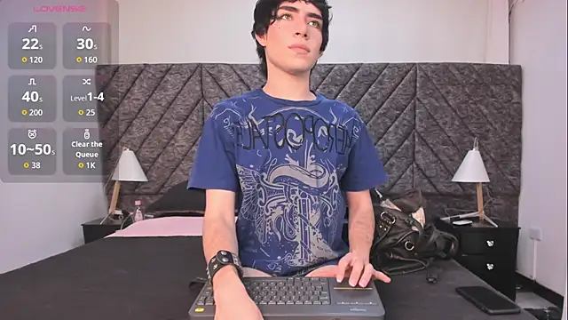 Snapshot of DemonFoxx chatting on 07/15/26, 12:43 DemonFoxx online show from 07/15/26, 12:43